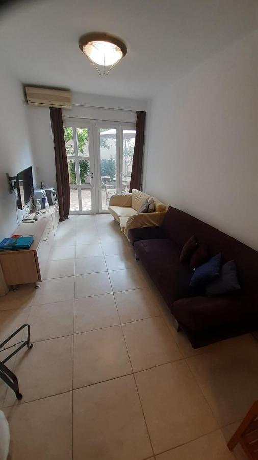 Villa Maria Louiza Near Airport Артемида Екстериор снимка