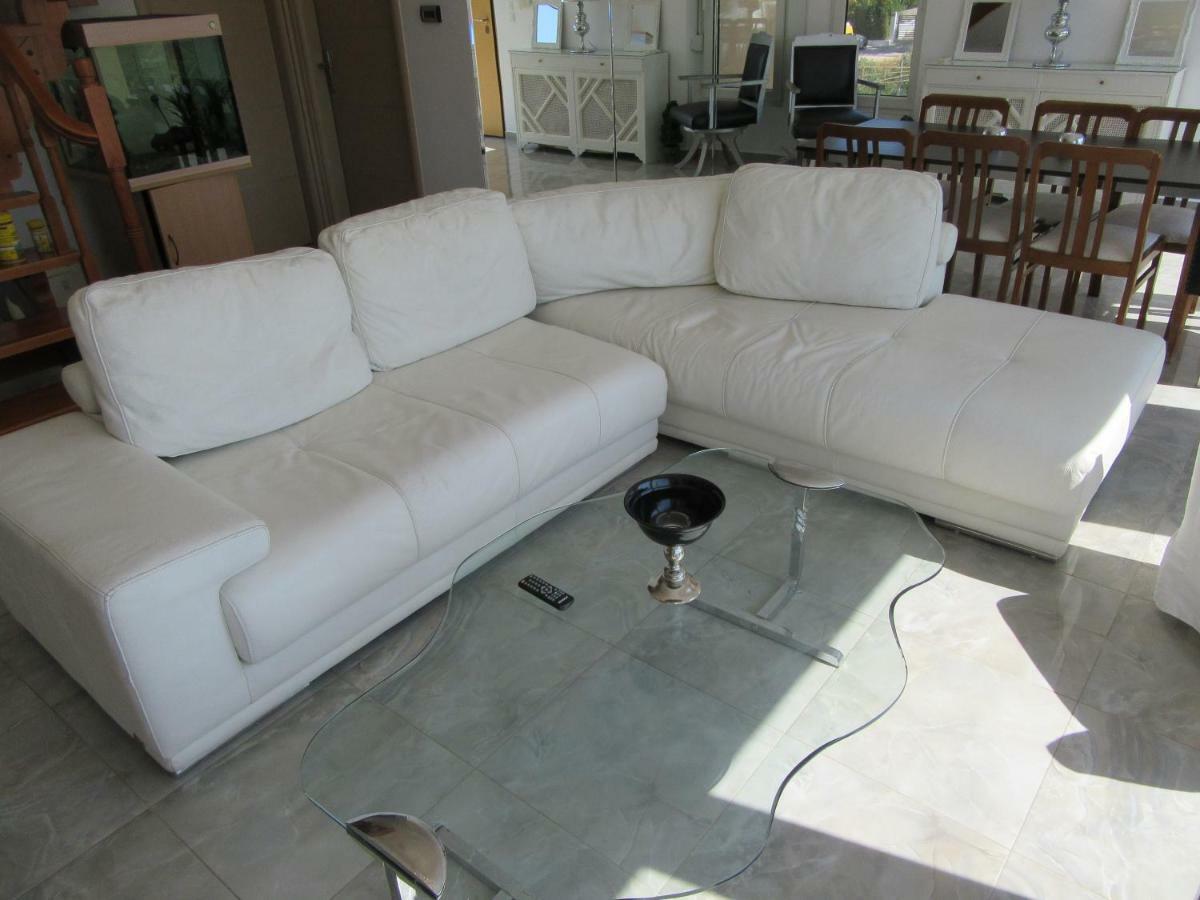 Villa Maria Louiza Near Airport Артемида Екстериор снимка