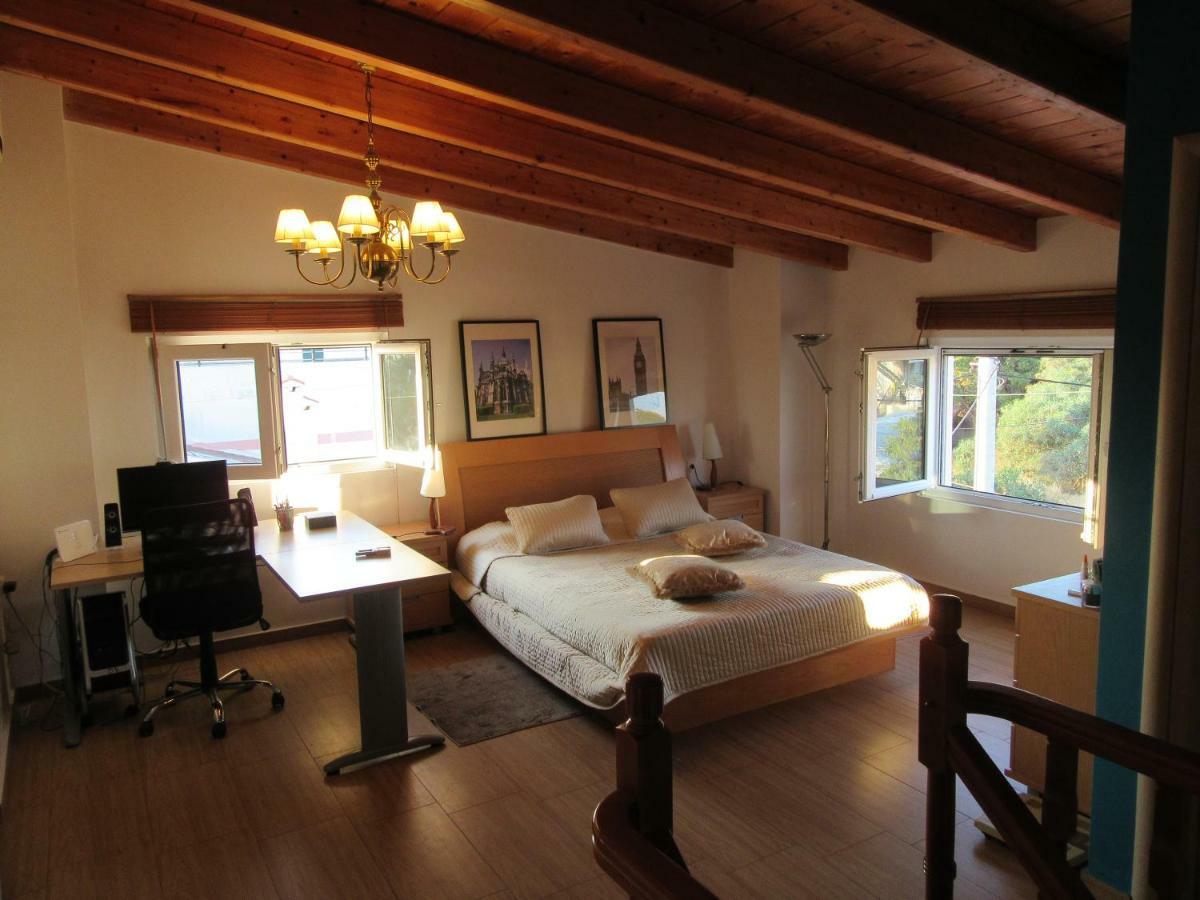 Villa Maria Louiza Near Airport Артемида Екстериор снимка