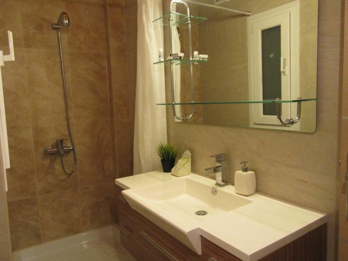 Villa Maria Louiza Near Airport Артемида Екстериор снимка