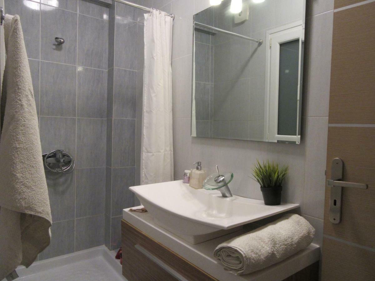 Villa Maria Louiza Near Airport Артемида Екстериор снимка